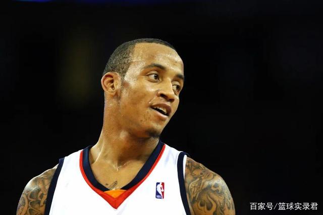 开拓者 narrowly beat warriors  阿夫迪亚表现出色，小杨庆祝胜利